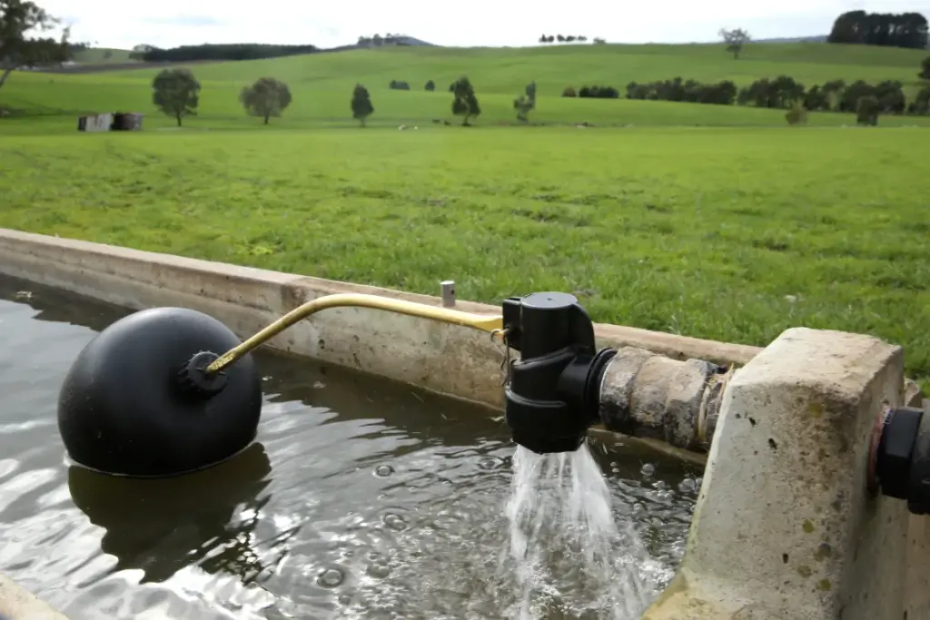 Philmac Float Valve Product Training module displaying agricultural float valves with instructional graphics and Philmac branding