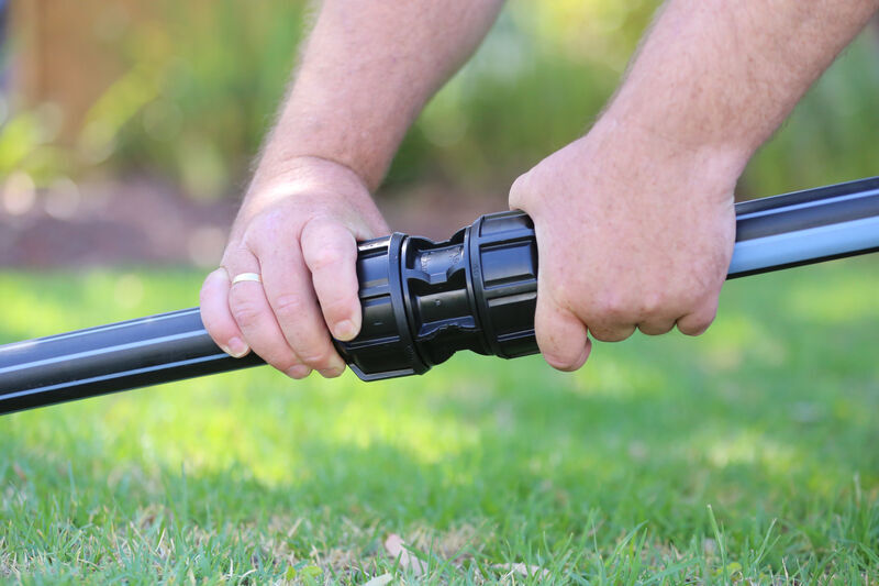 Philmac Metric Compression Fittings training module featuring 3G Metric and blue-line PE pipe fittings and instructional content for secure connections.